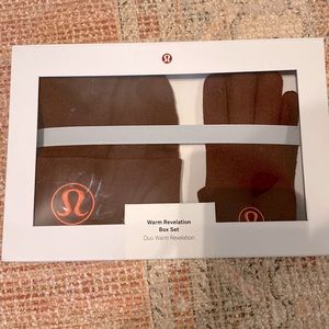 New - Lululemon Women’s Hat & Gloves set (XS/S)